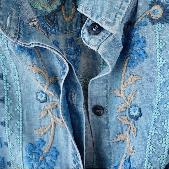 Driftwood Embroidered Top - Picture 12 of 13